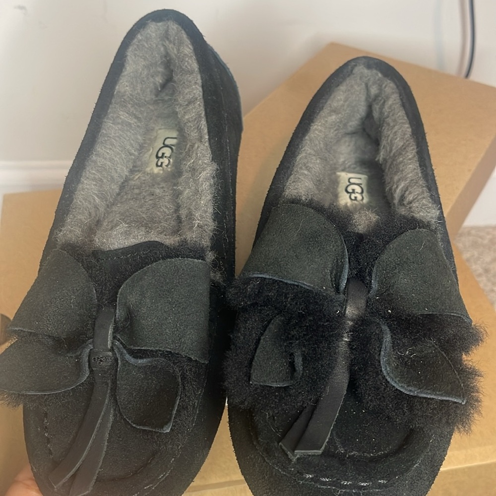 Ugg Slipper - image 4